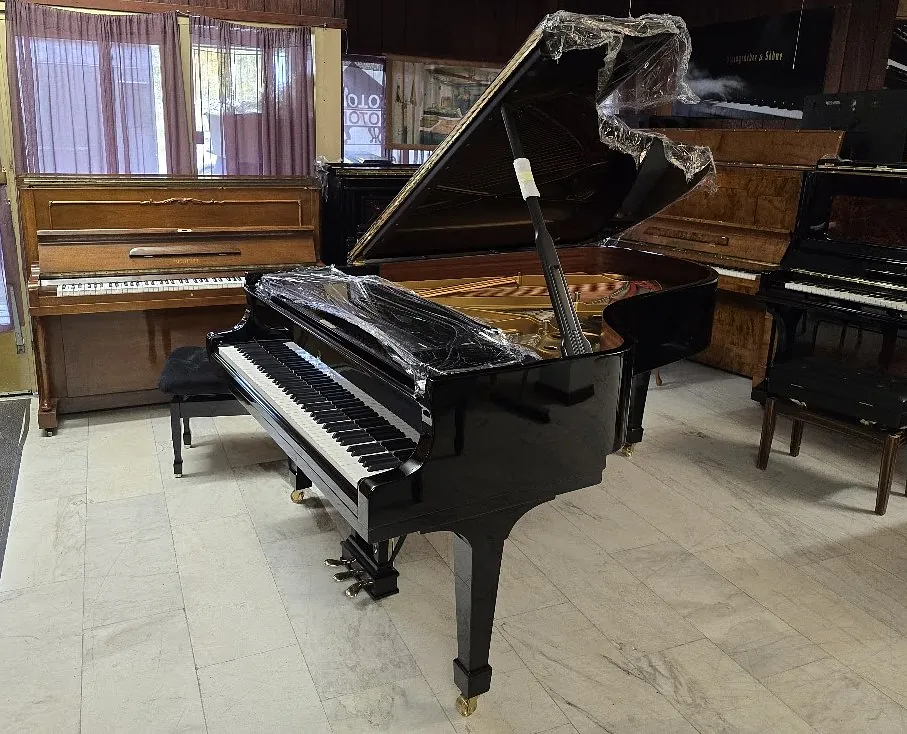 Steinway & Sons B-211