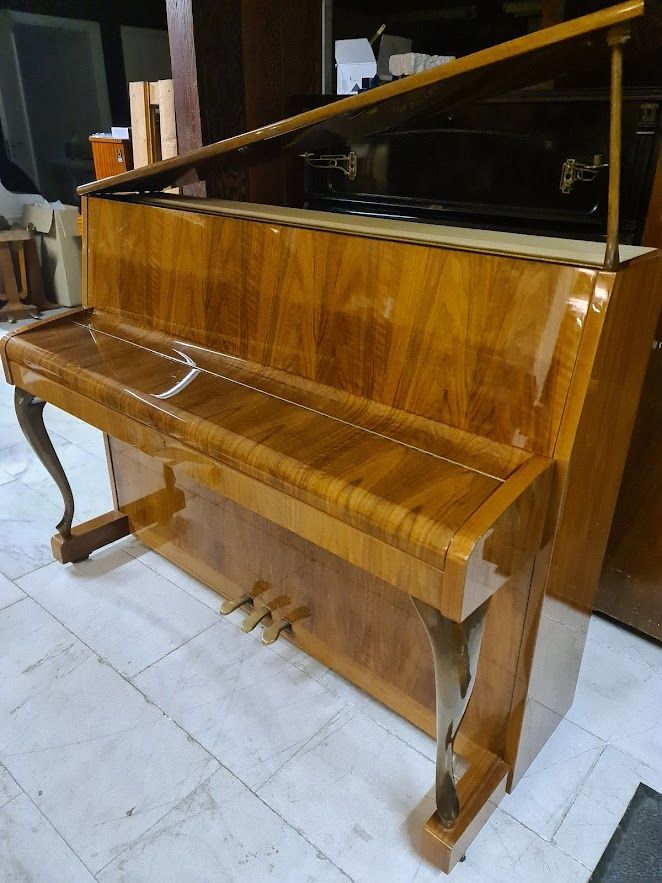 Sauter 109 / piano, 