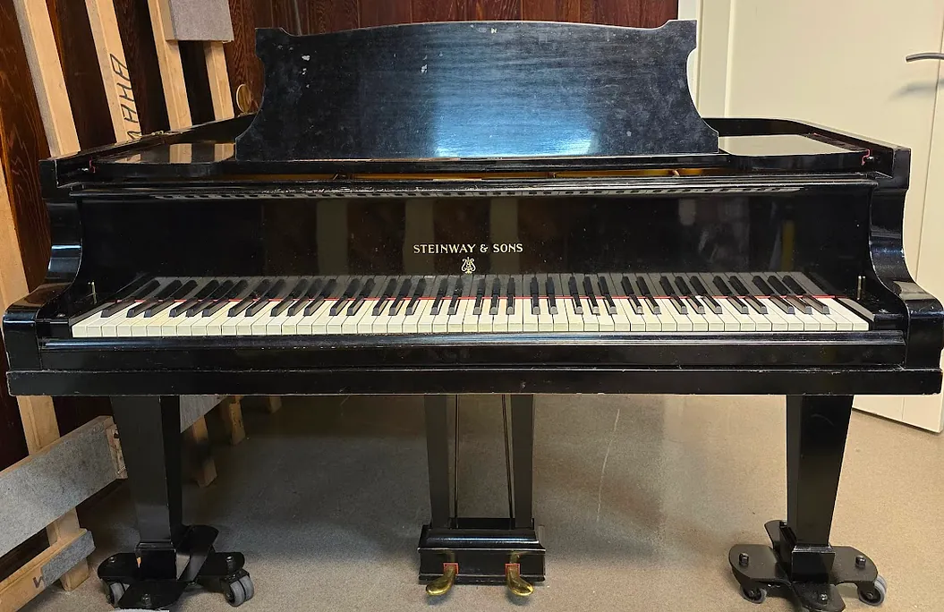 Steinway & Sons O-180